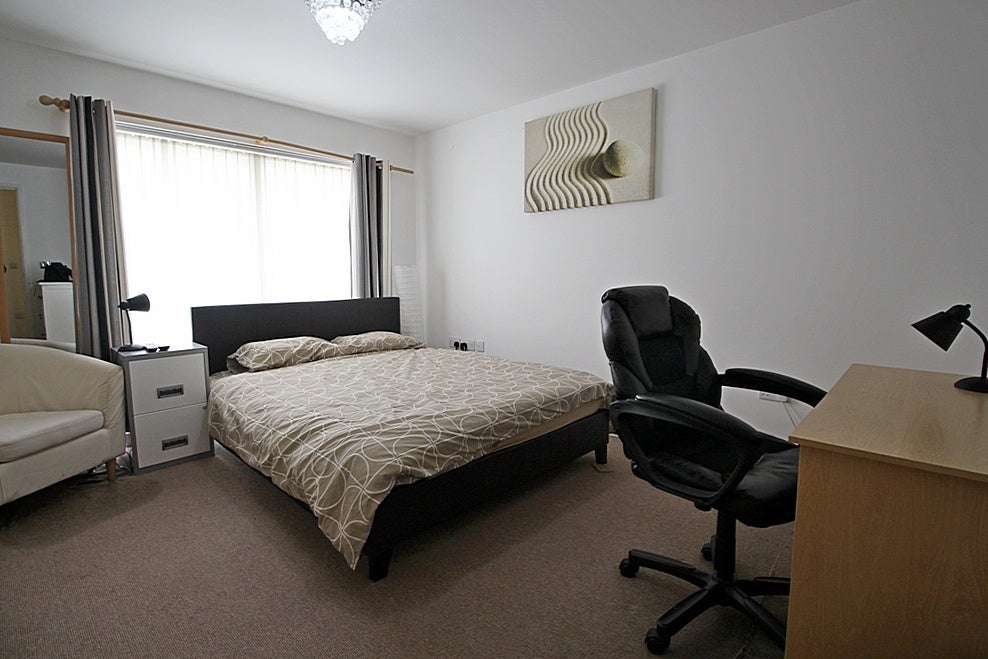 Flat Lampton Avenue in Greater London