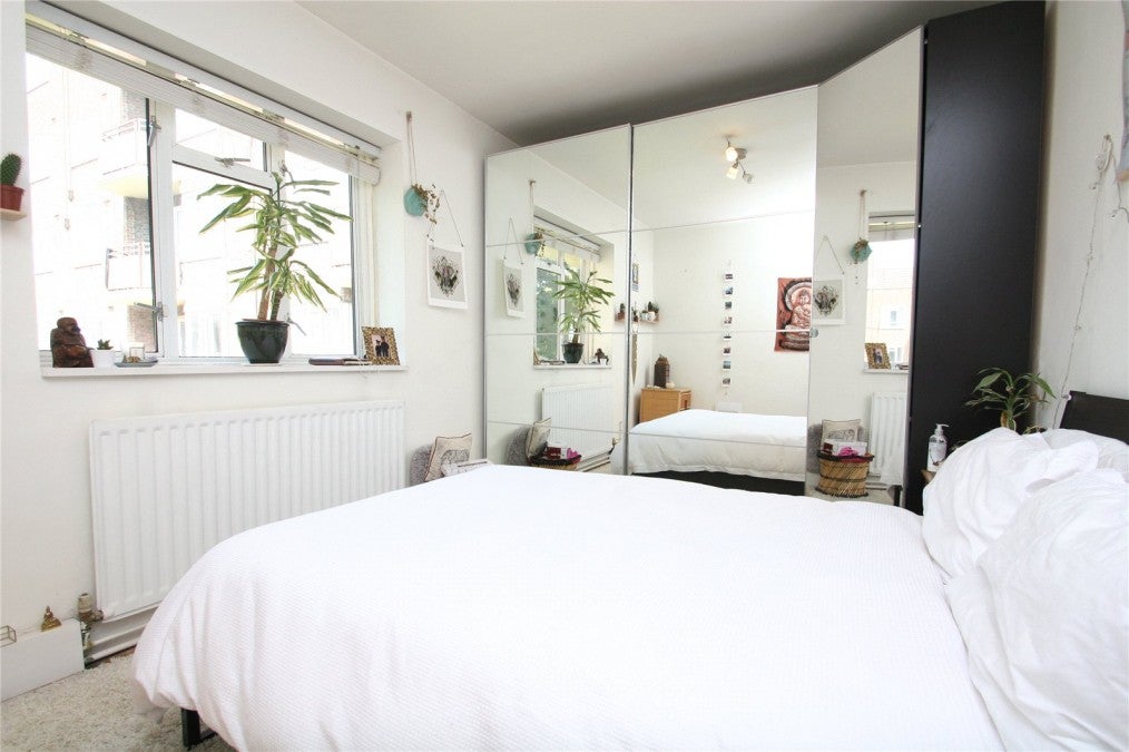 Flat Aubyn Square in Greater London
