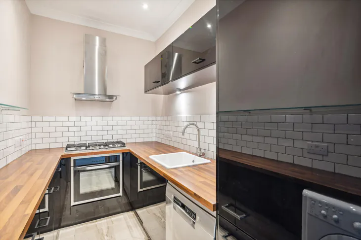 Flat Queen's Gate Place in Greater London