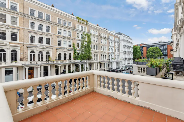 Flat Queen's Gate Place in Greater London