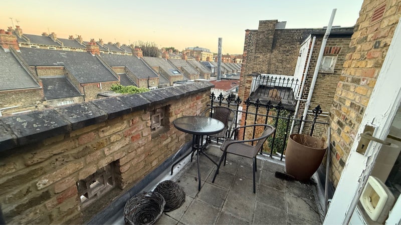 Room Queenstown Road in Greater London