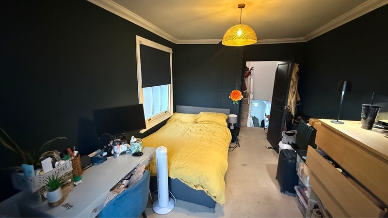 Room Queenstown Road in Greater London