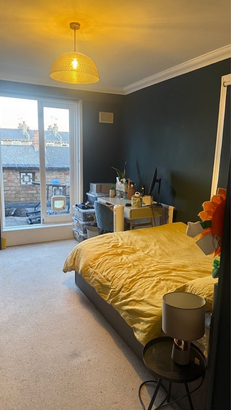 Room Queenstown Road in Greater London