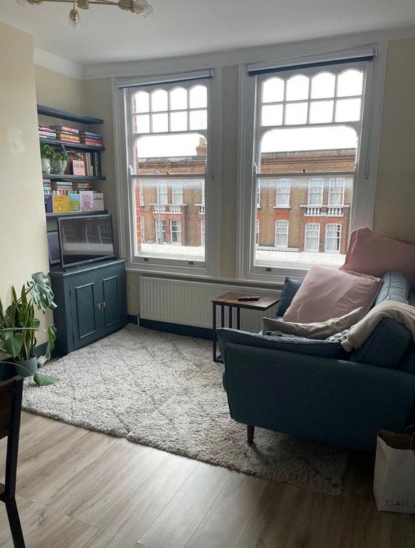 Room Queenstown Road in Greater London
