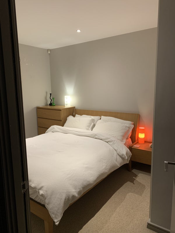 Flat Skypark Road in Bristol