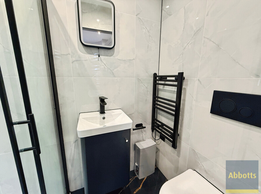 Flat Wimborne Road in Southend-on-Sea
