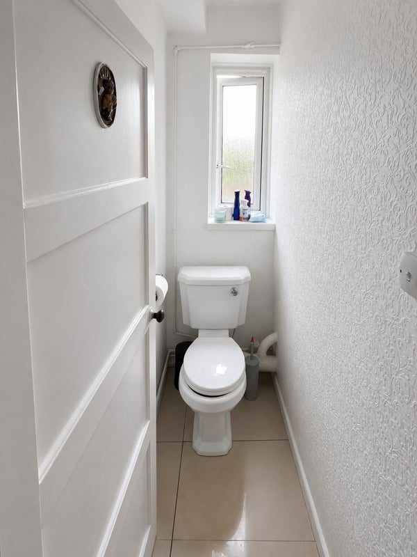 Room Tuskar Street in Greater London