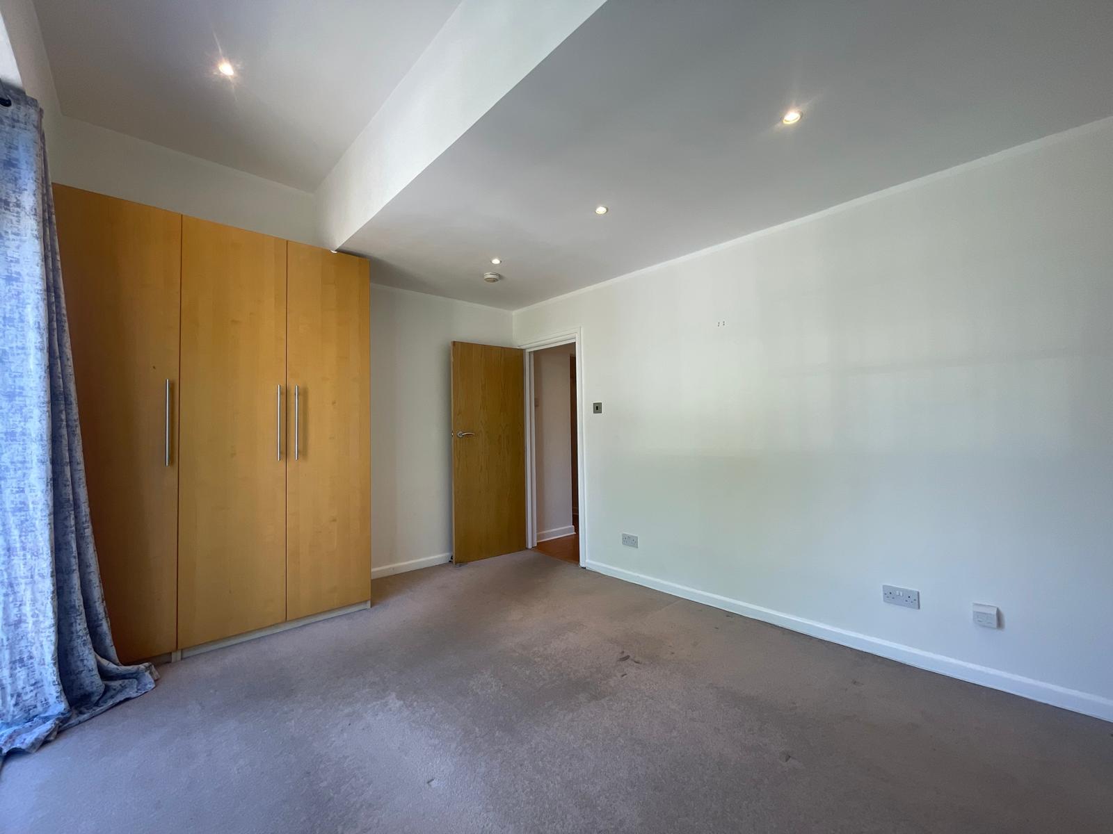 Flat Madeley Road in Greater London