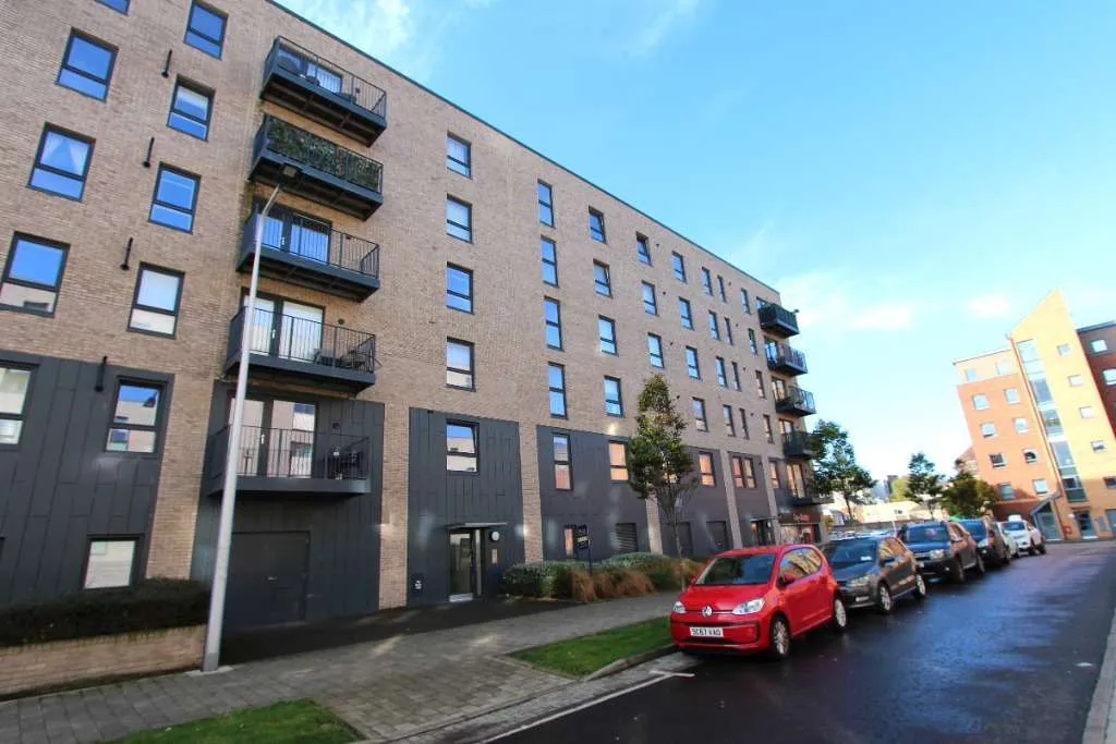 Flat Victoria Quay in City of Edinburgh