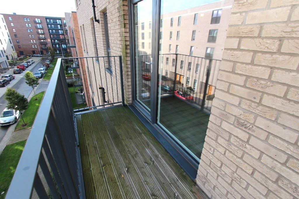 Flat Victoria Quay in City of Edinburgh