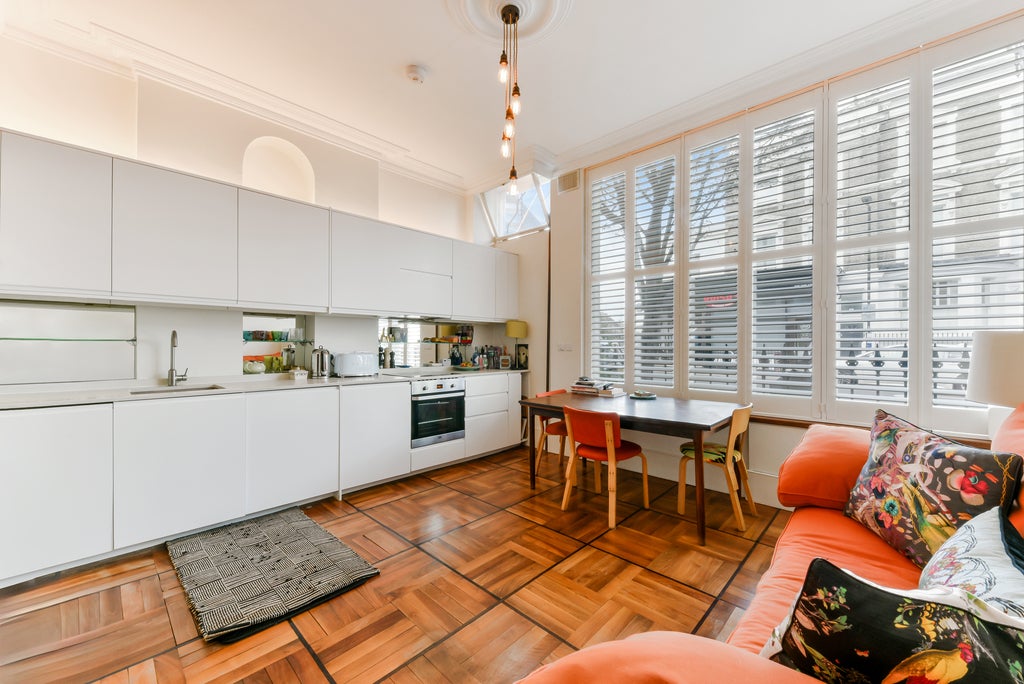 Flat Marylands Road in City of Westminster
