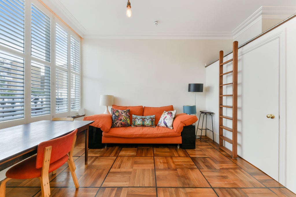 Flat Marylands Road in City of Westminster