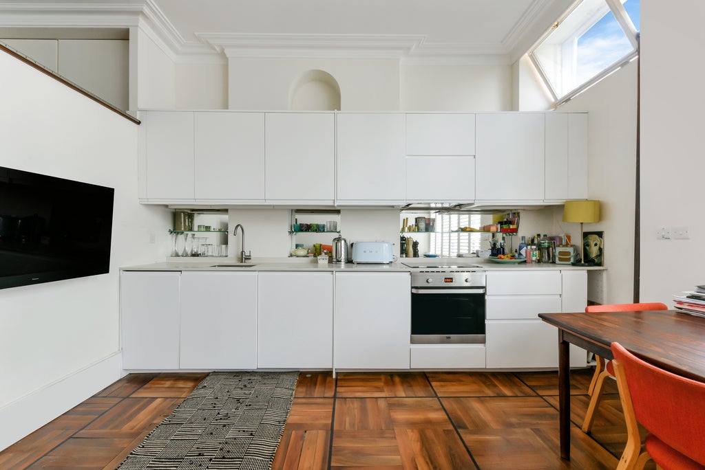 Flat Marylands Road in City of Westminster
