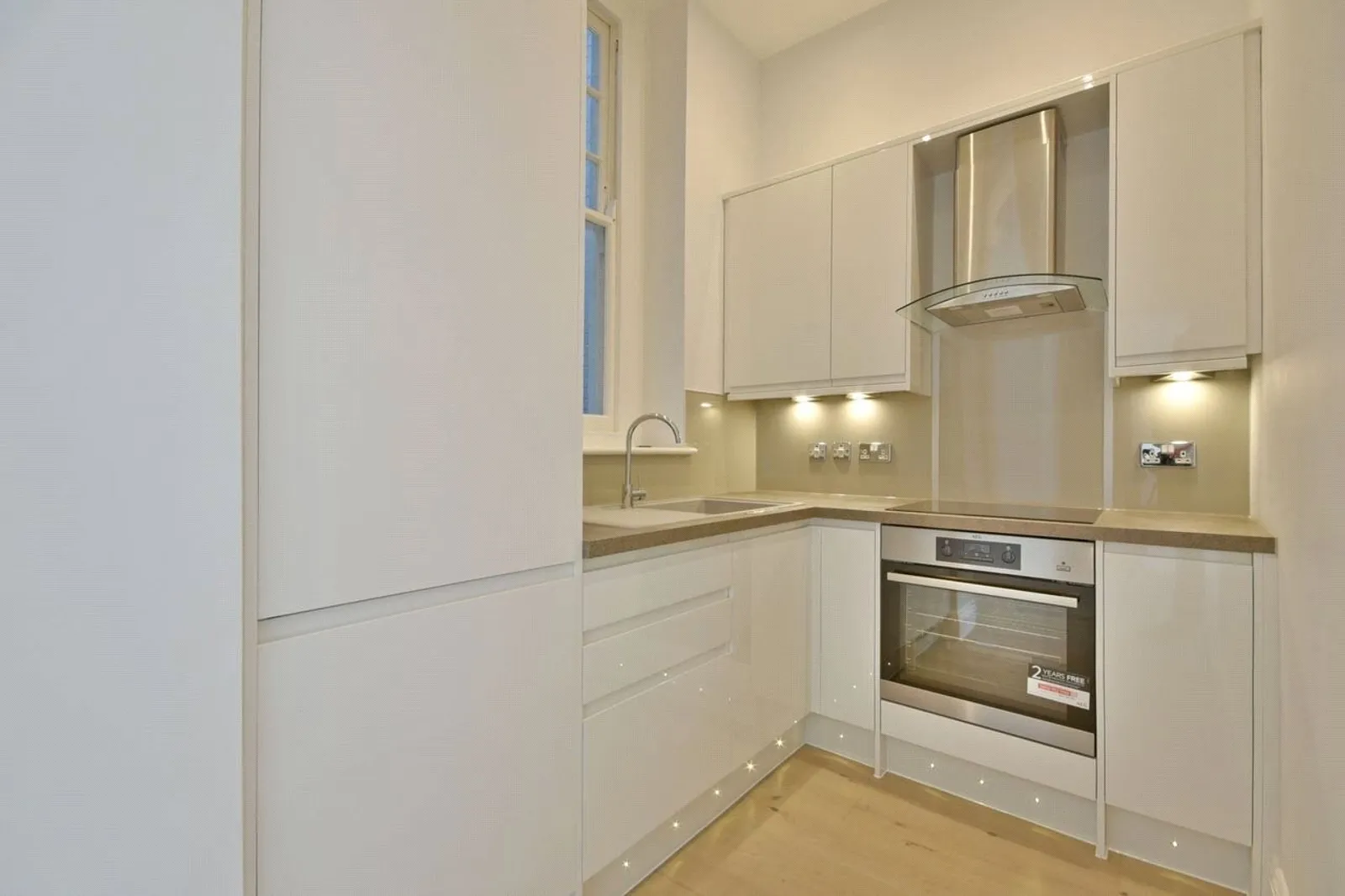 Flat West Cottages in Greater London