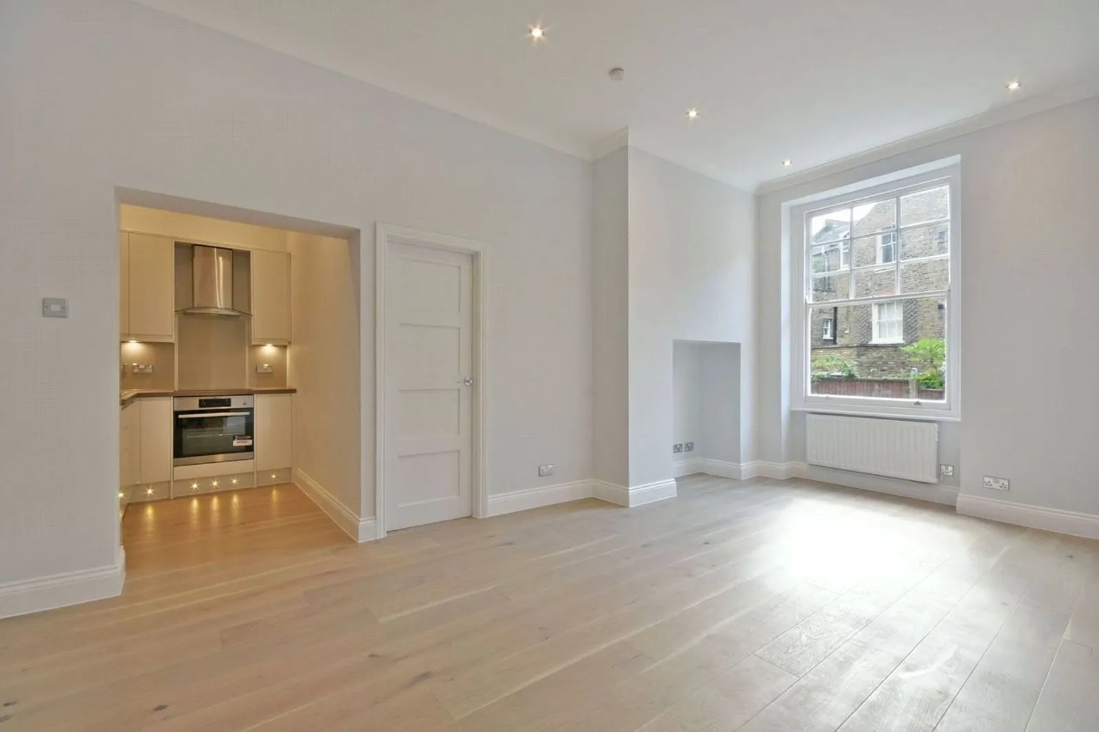Flat West Cottages in Greater London