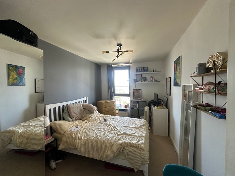 Room Warton Road in Greater London