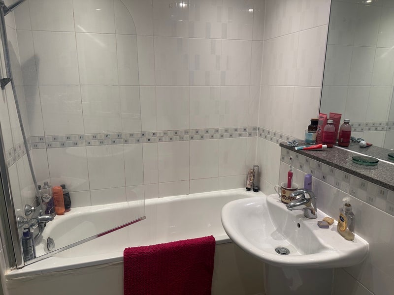 Room Warton Road in Greater London