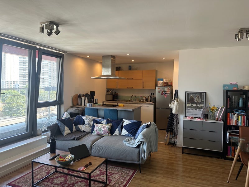 Room Warton Road in Greater London