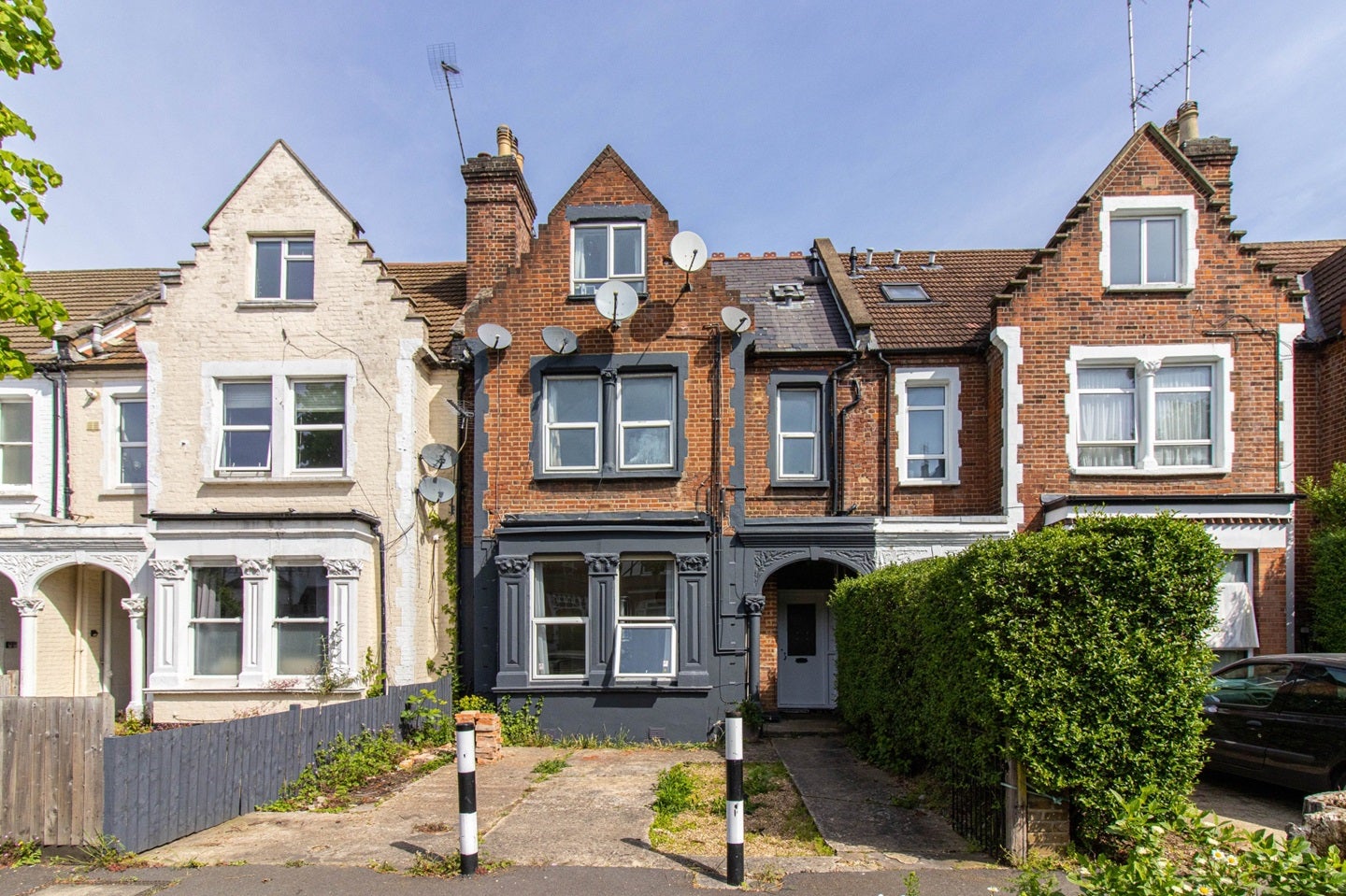 Flat Grosvenor Gardens in Greater London
