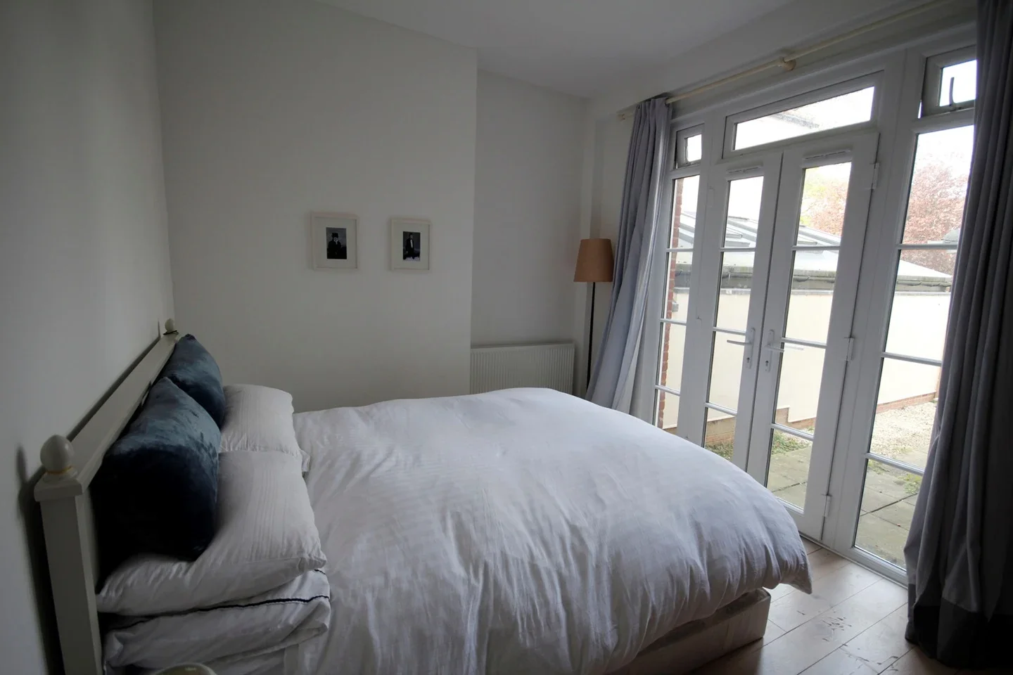 Flat Grosvenor Gardens in Greater London