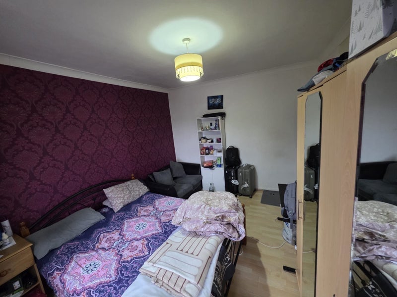 Room Vicar's Close in Greater London