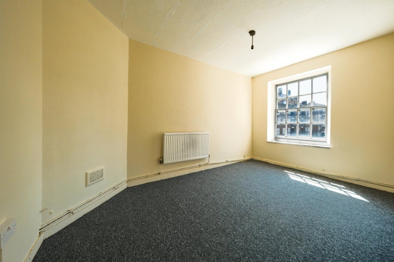 Room Atkins Road in Greater London
