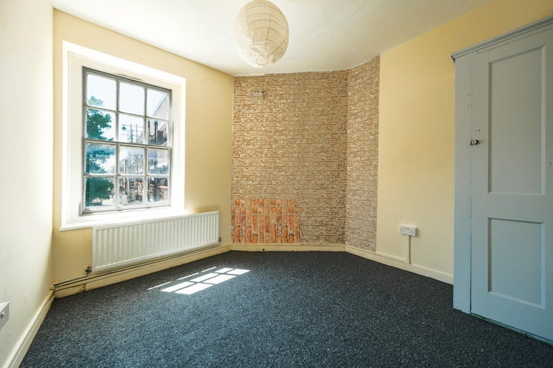 Room Atkins Road in Greater London