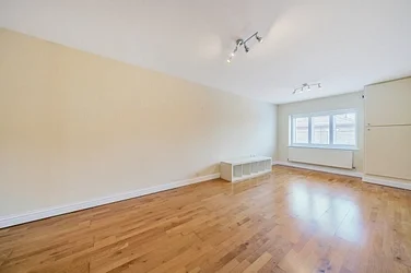 Flat Apsley Road in Greater London