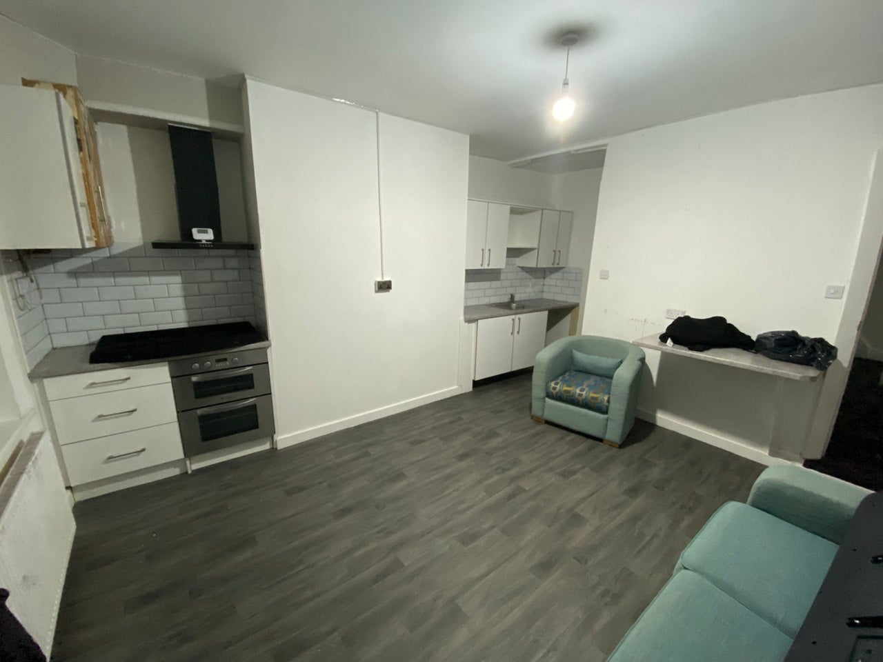 Room Girlington Road in Bradford