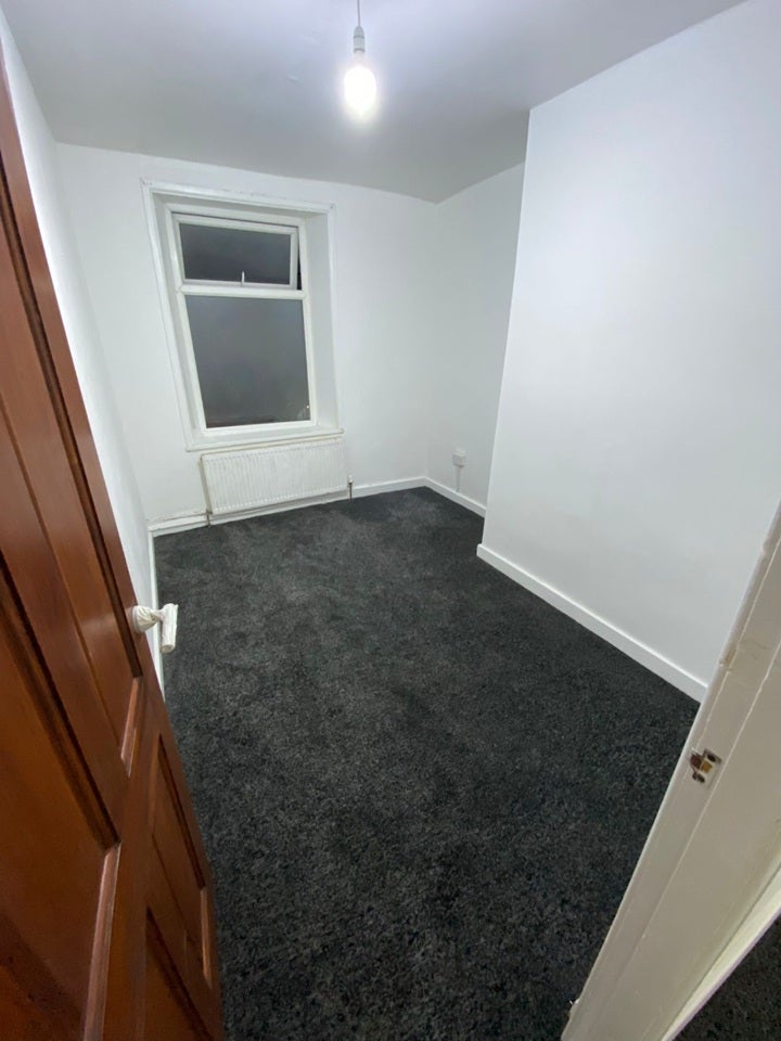 Room Girlington Road in Bradford