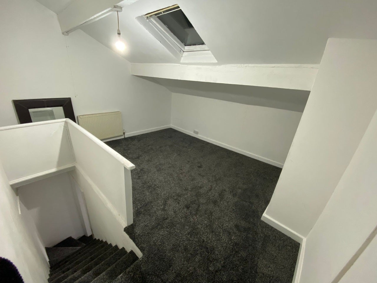 Room Girlington Road in Bradford
