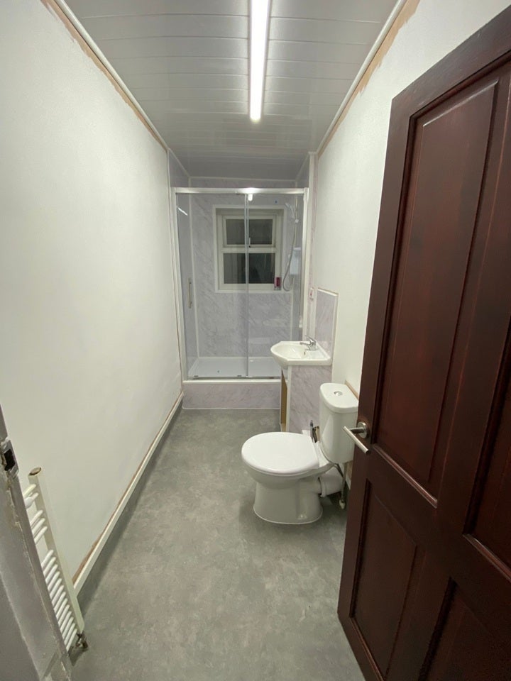 Room Girlington Road in Bradford