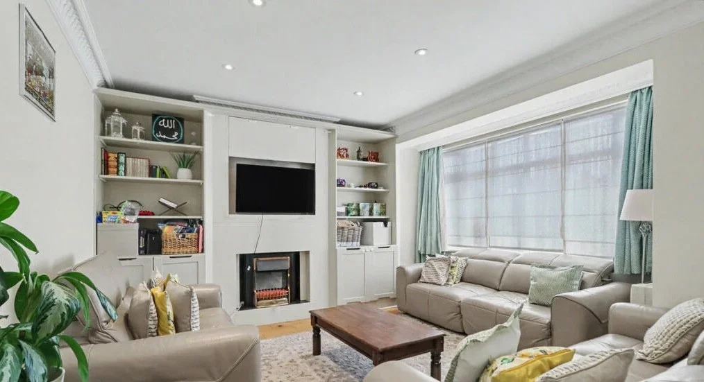 Room Canterbury Avenue in Greater London