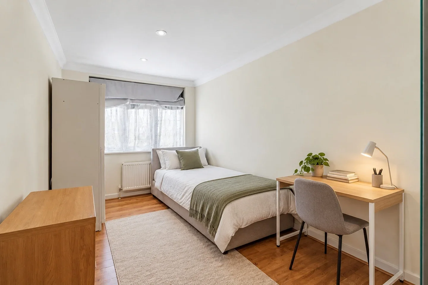 Room Canterbury Avenue in Greater London