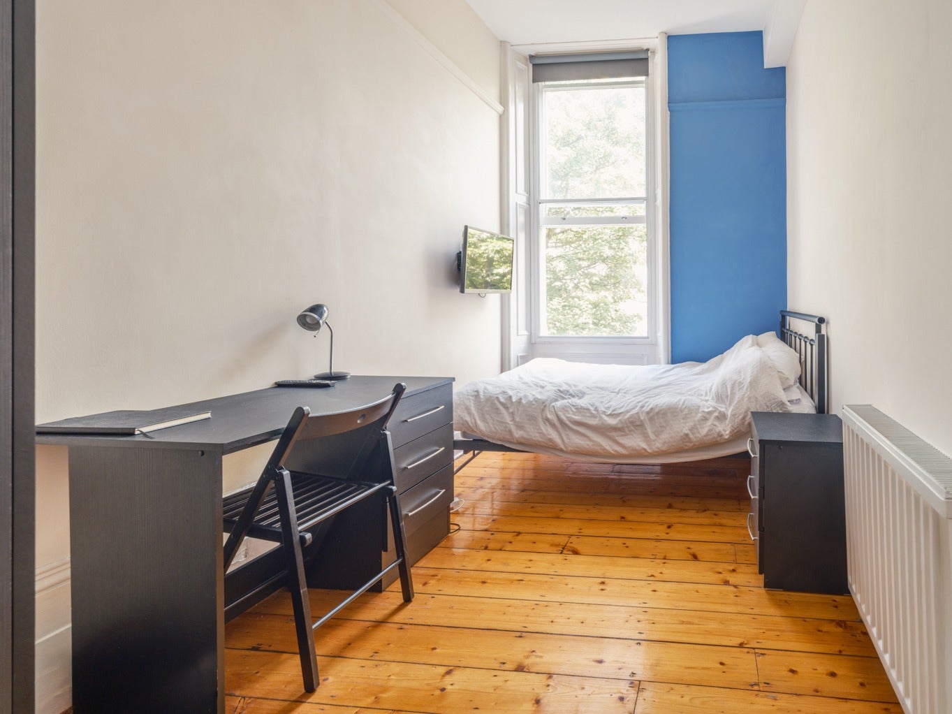Flat Jesmond Road in Newcastle upon Tyne