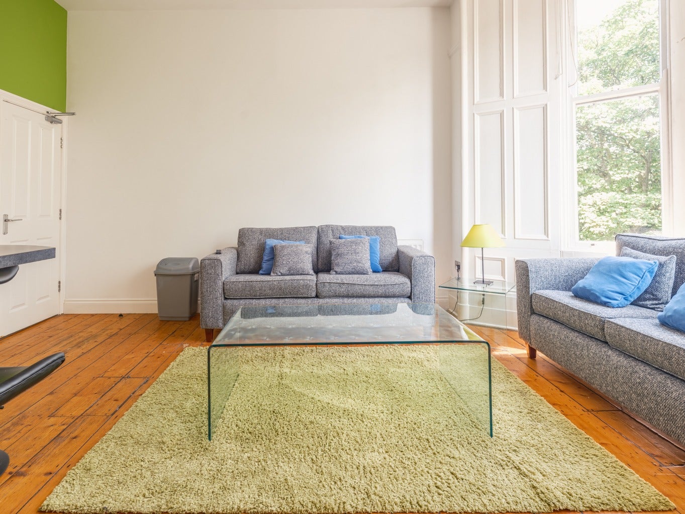 Flat Jesmond Road in Newcastle upon Tyne