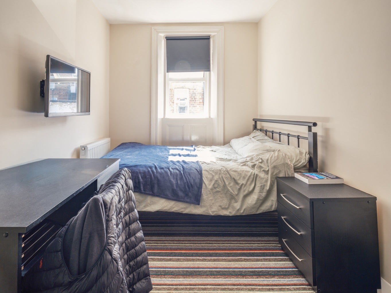 Flat Jesmond Road in Newcastle upon Tyne