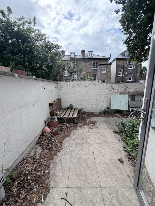 Room Clare Lane in Greater London