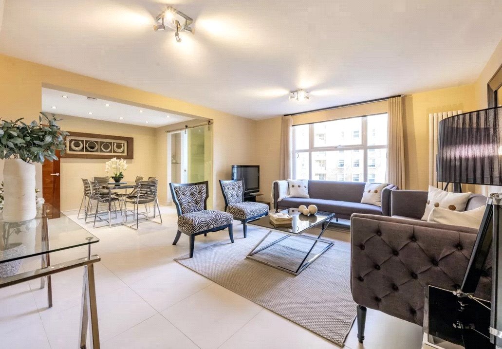 Flat Finchley Road in Greater London