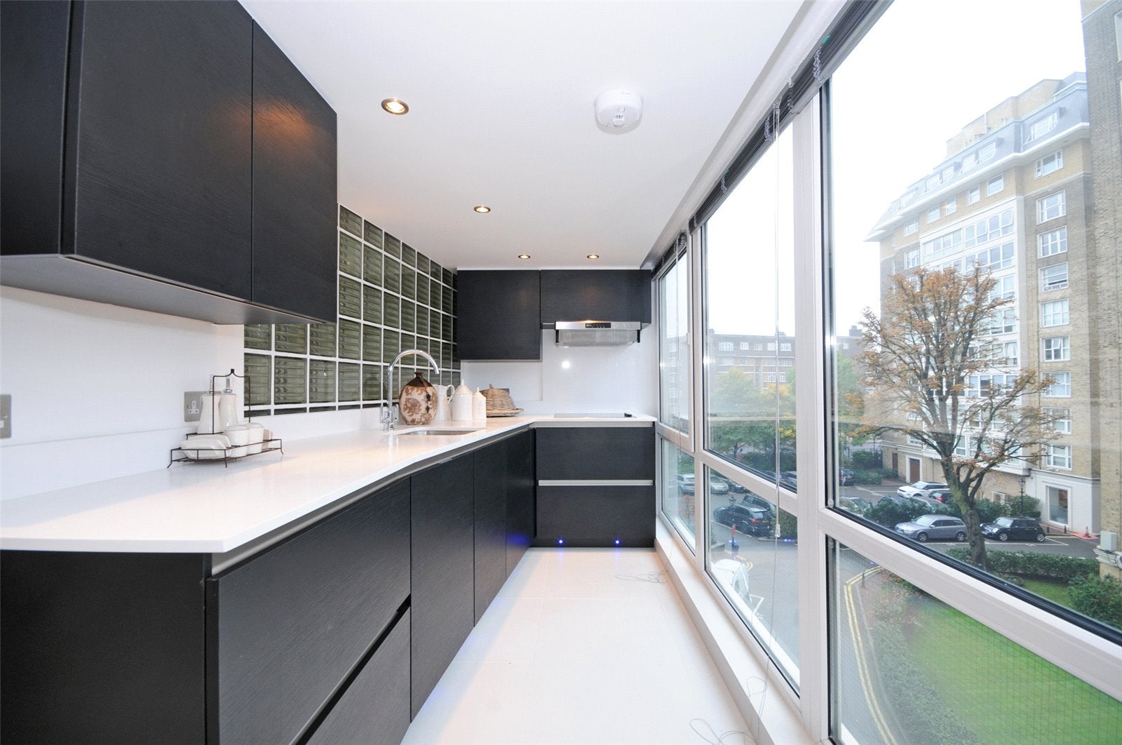 Flat Finchley Road in Greater London
