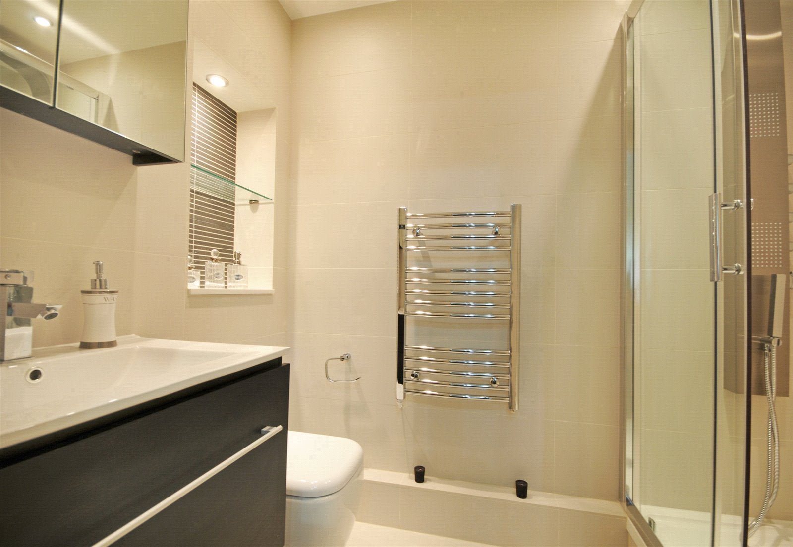Flat Finchley Road in Greater London