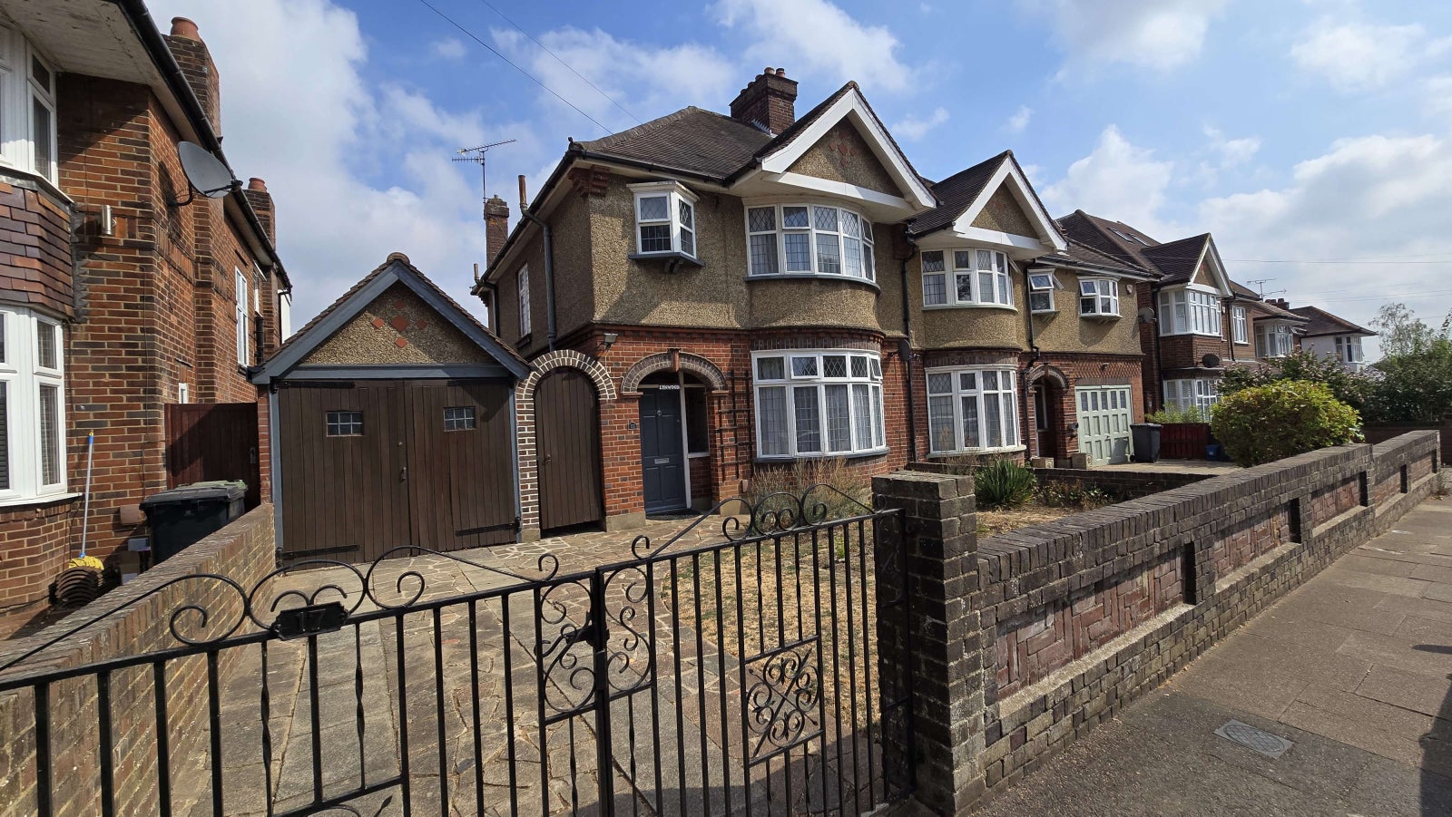 House Whitehill Avenue in Luton