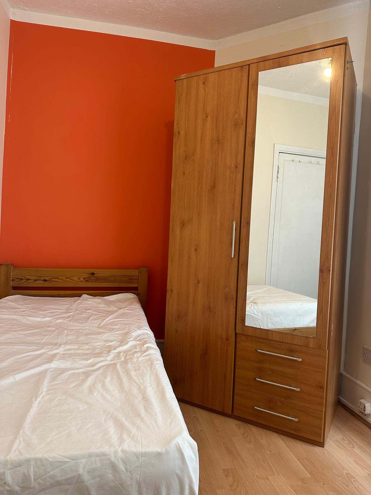 Room Gartmore Road in Greater London