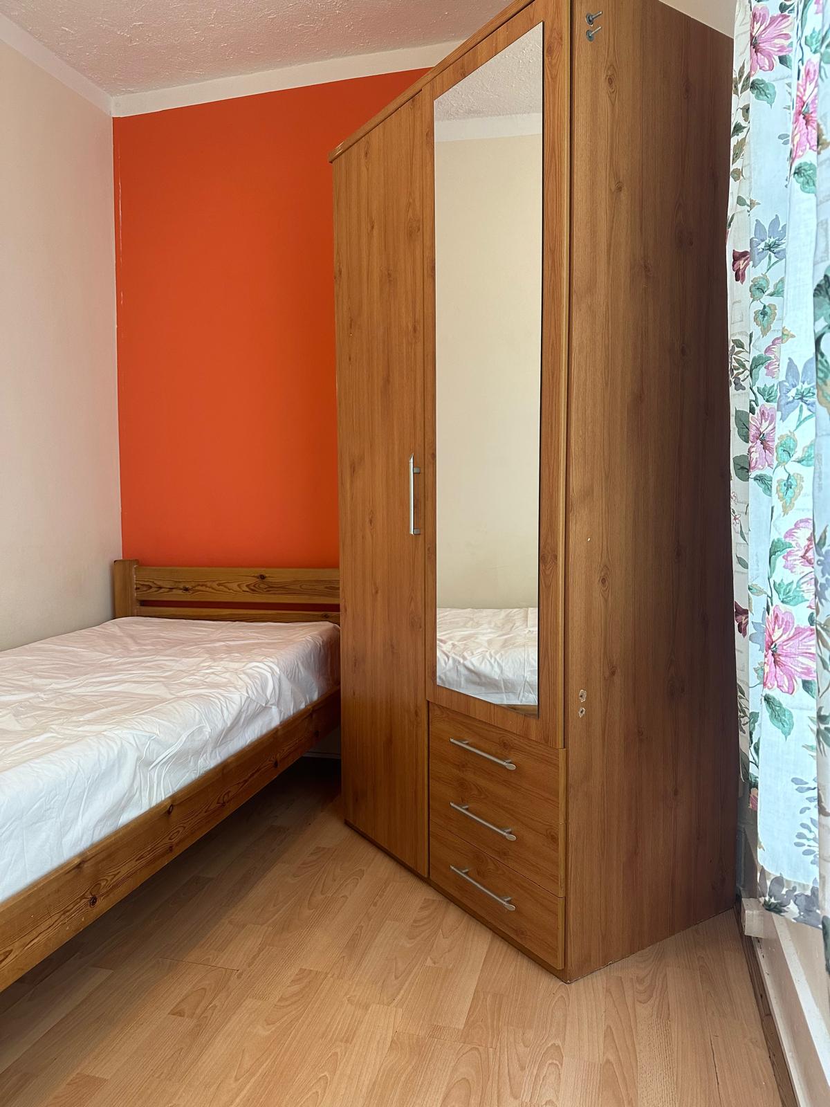 Room Gartmore Road in Greater London