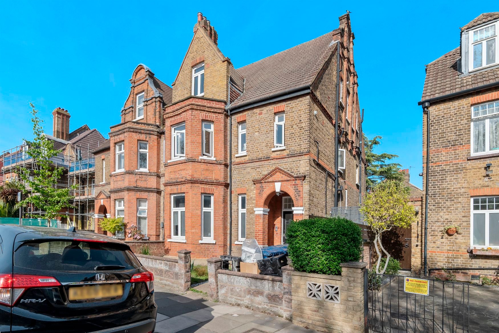 Flat Newburgh Road in Greater London