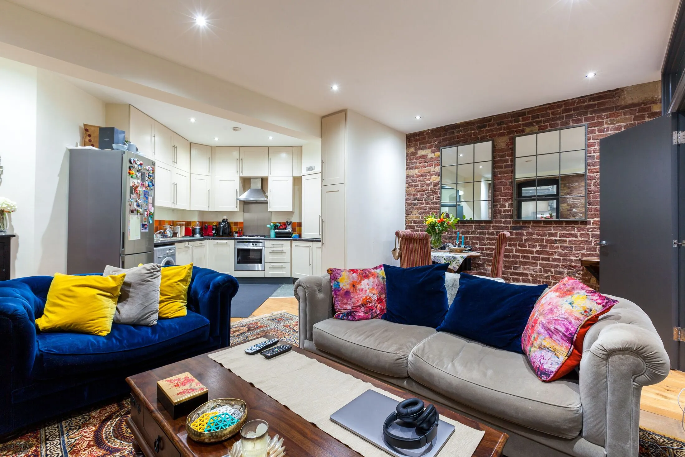 Flat Folgate Street in Greater London