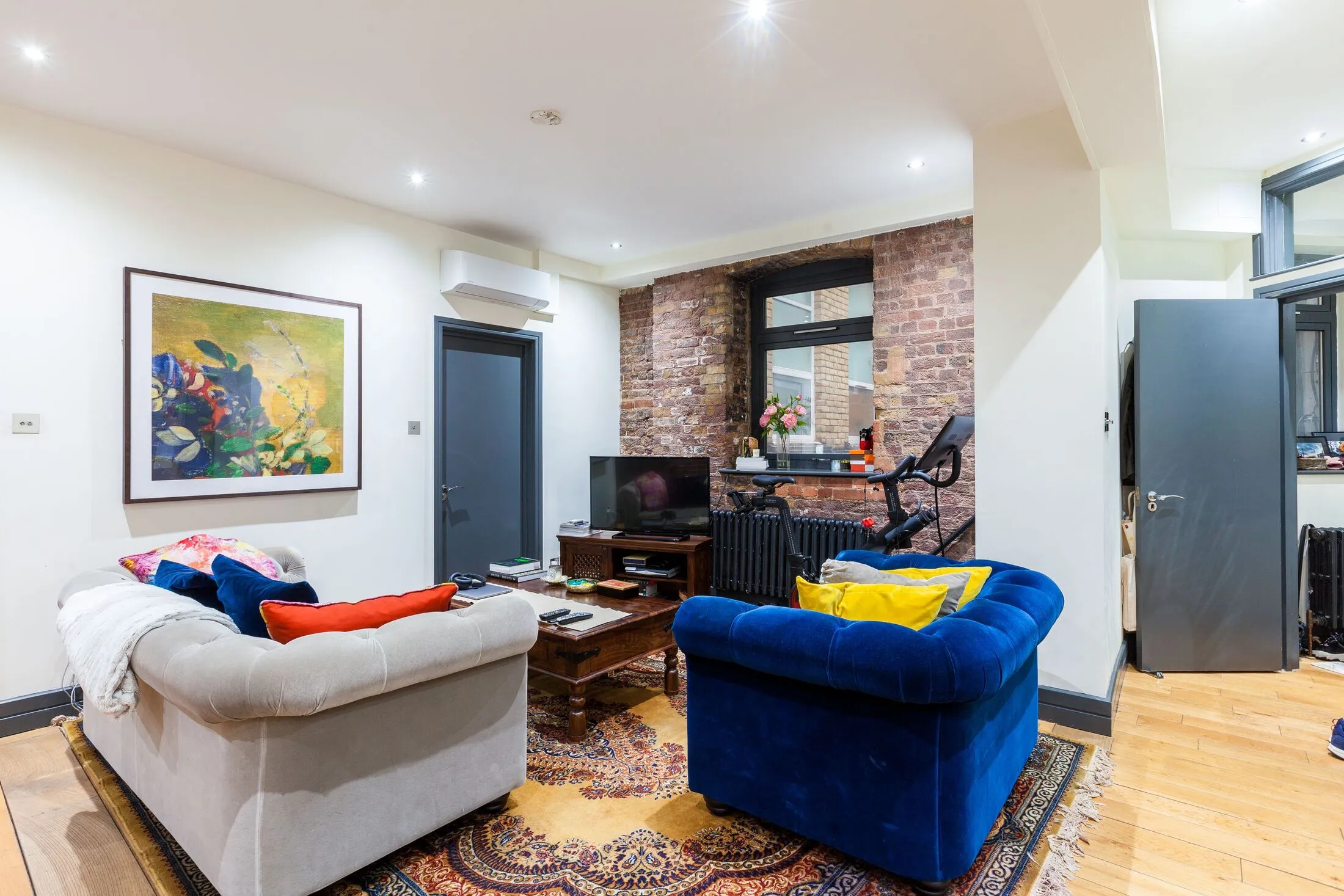 Flat Folgate Street in Greater London