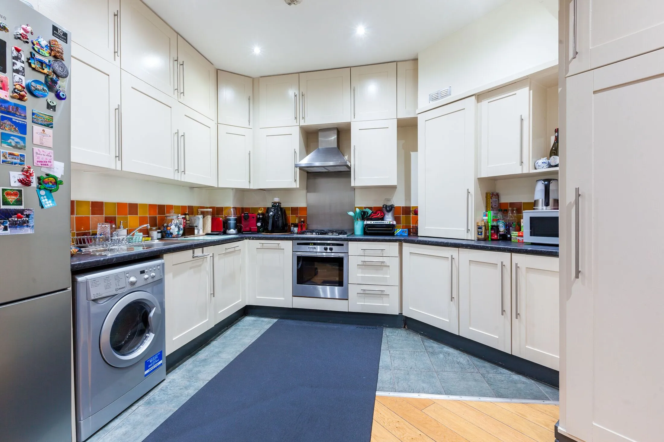 Flat Folgate Street in Greater London