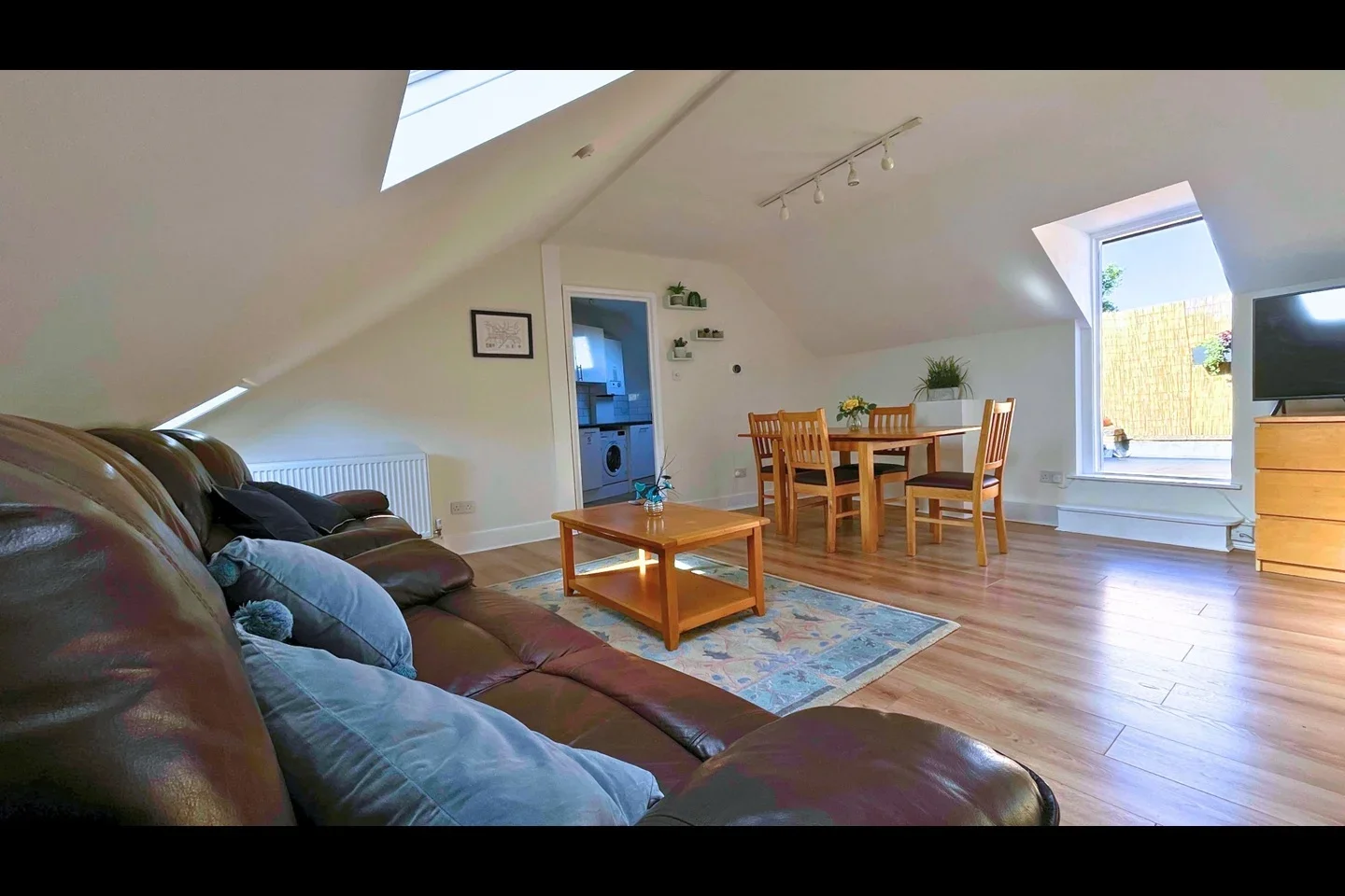 Flat Willesden Lane in Greater London