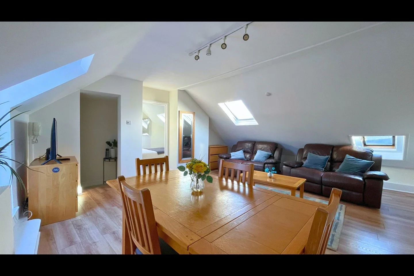 Flat Willesden Lane in Greater London